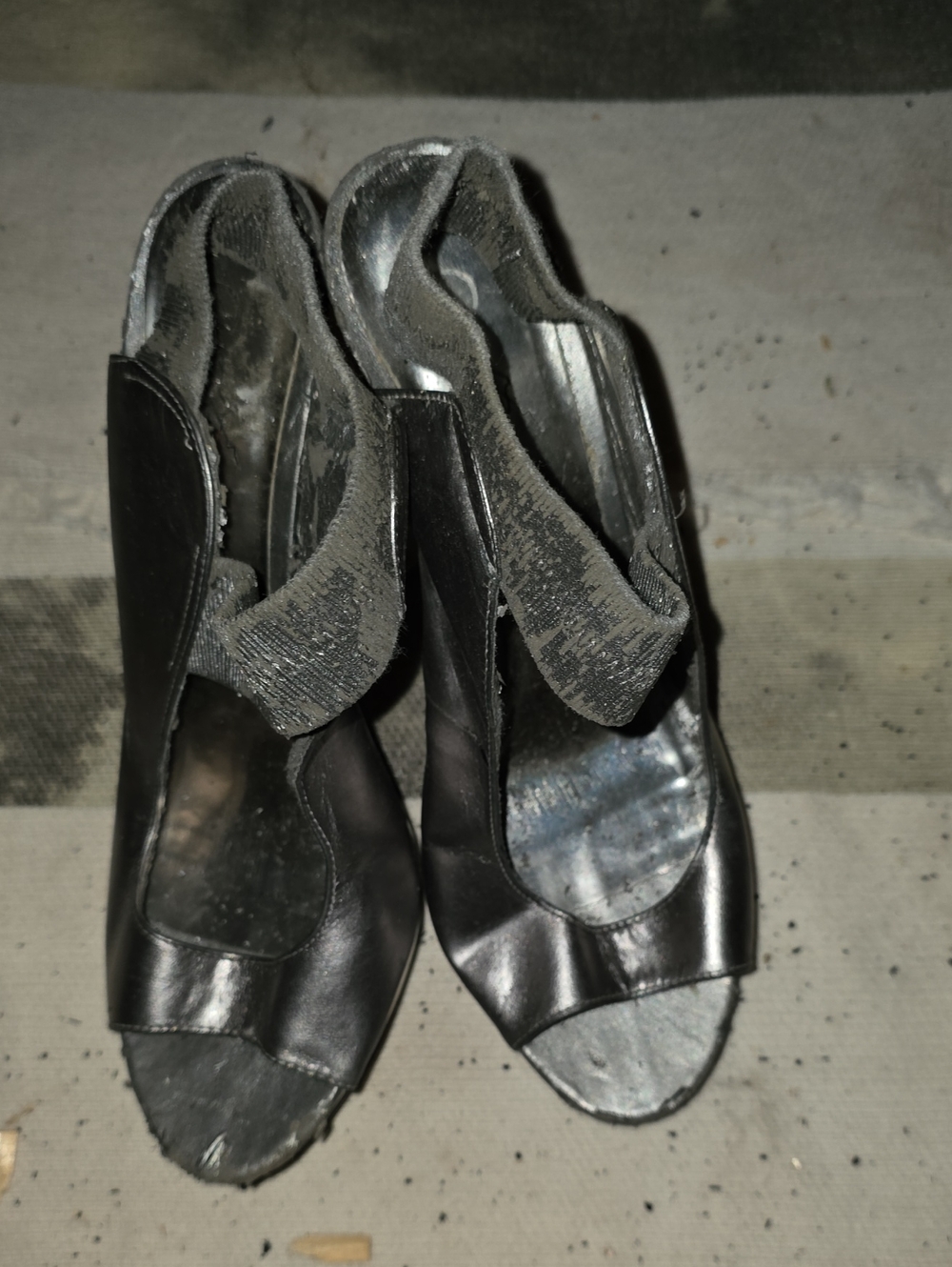 Carlos Santana Black Open-Toe Elastic-Heel Pumps